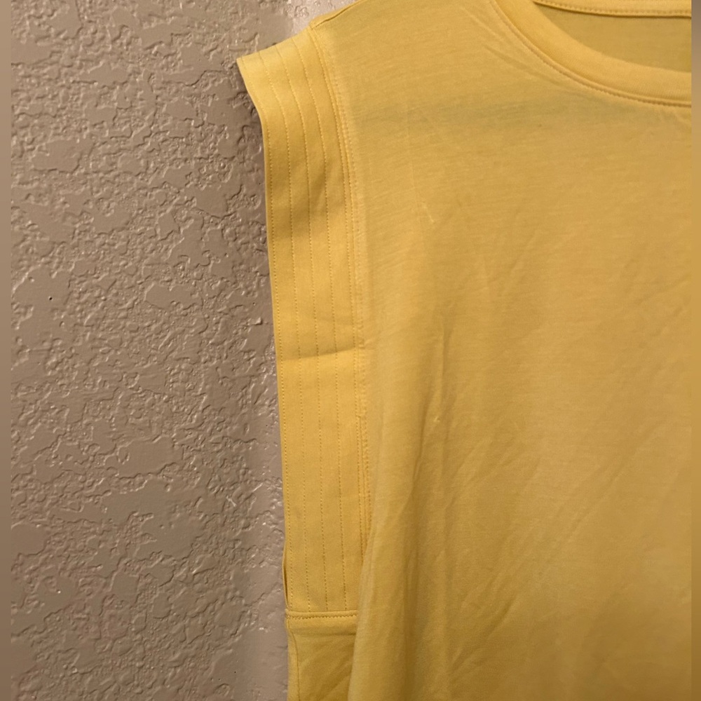 Worthington NWT Yellow Sleeveless Top Size Medium - Picture 3 of 6